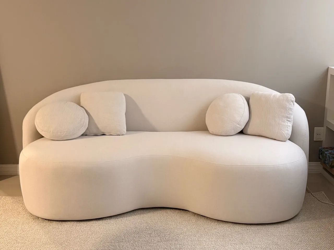 Sofá Orgânico Branco 220 cm - Design Moderno e Atemporal