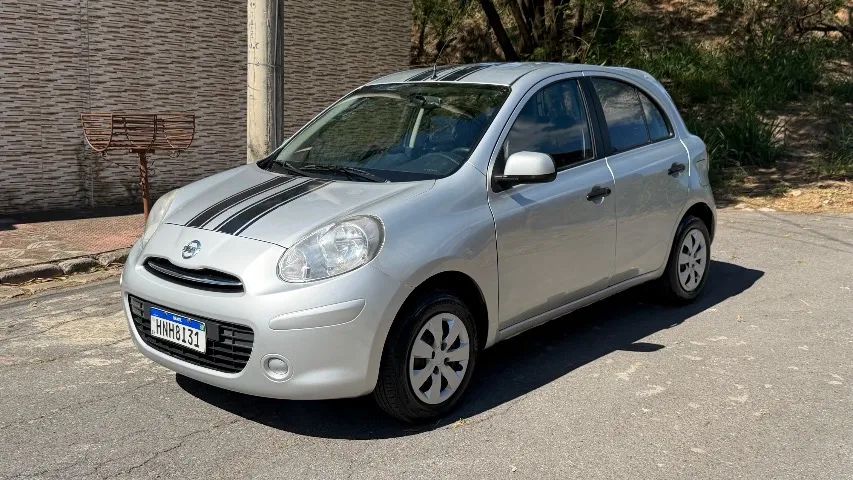 Nissan March S 1.6 16V FLEX 2012