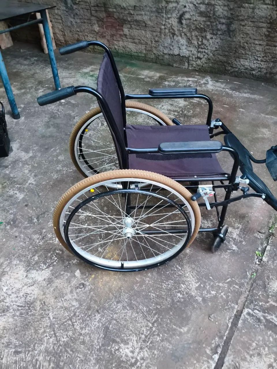 Vende-se cadeira de rodas 