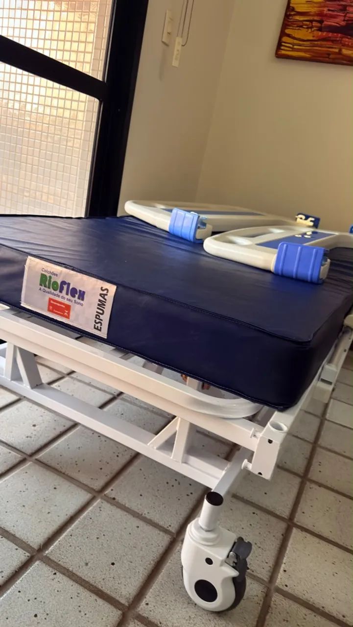 Vendo cama hospitalar estado de nova - Foto 3