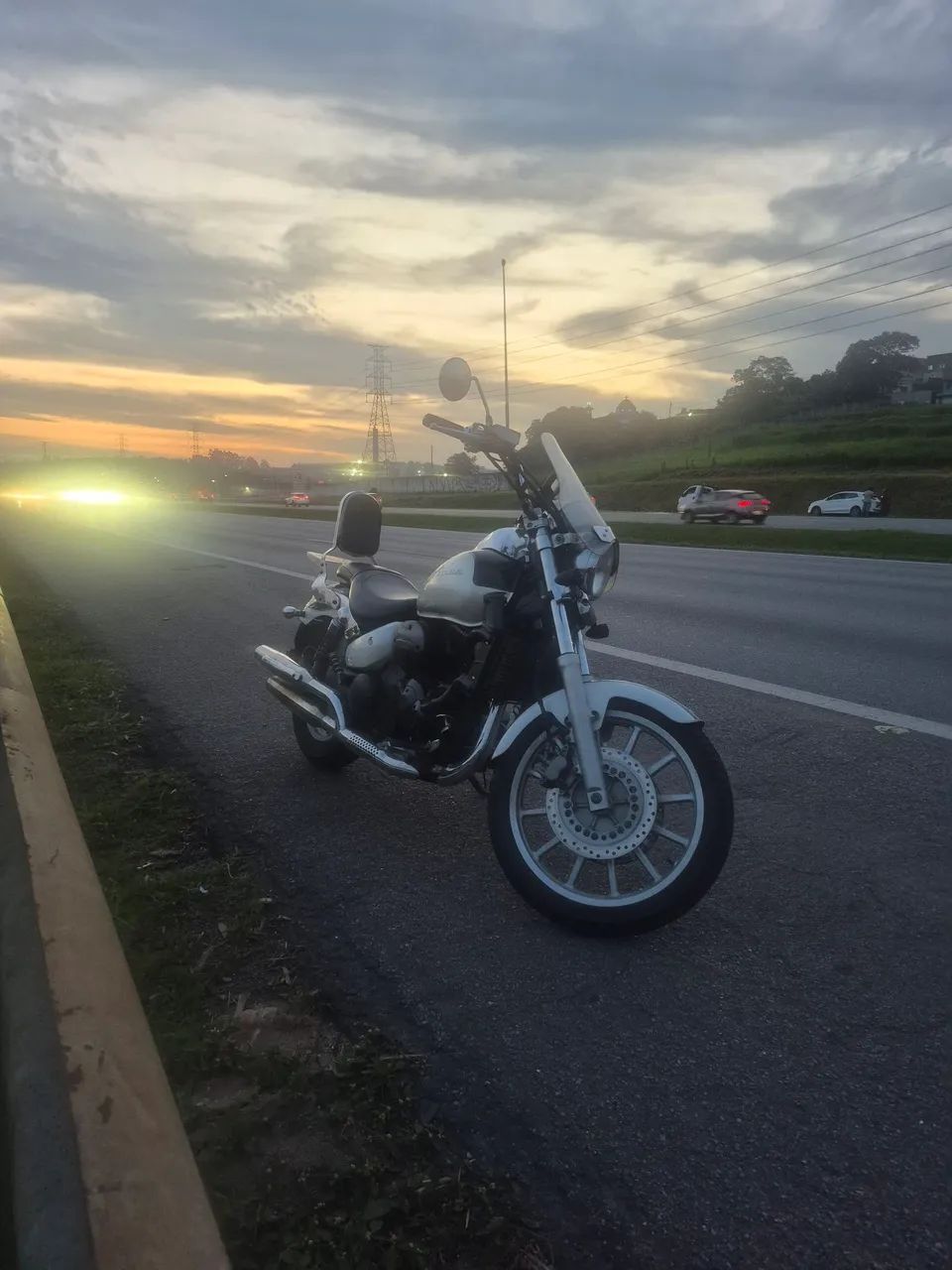 Moto excelente com Toque de estrada e vento no rosto - Foto 2