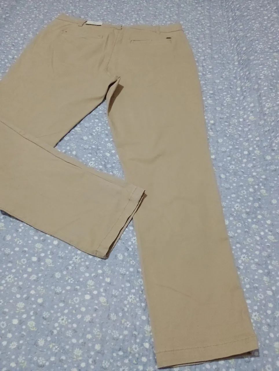 Calça Slim básica em Sarja bege,,Nova. - Foto 2