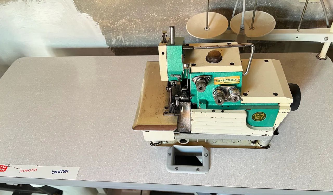 Máquina Overlock  - Foto 3
