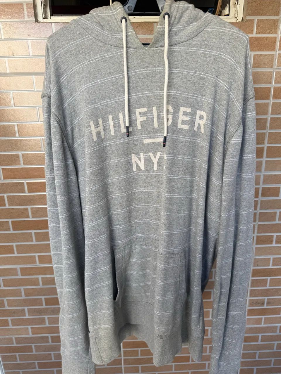 Blusa moletom Tommy Hilfiger com capuz 