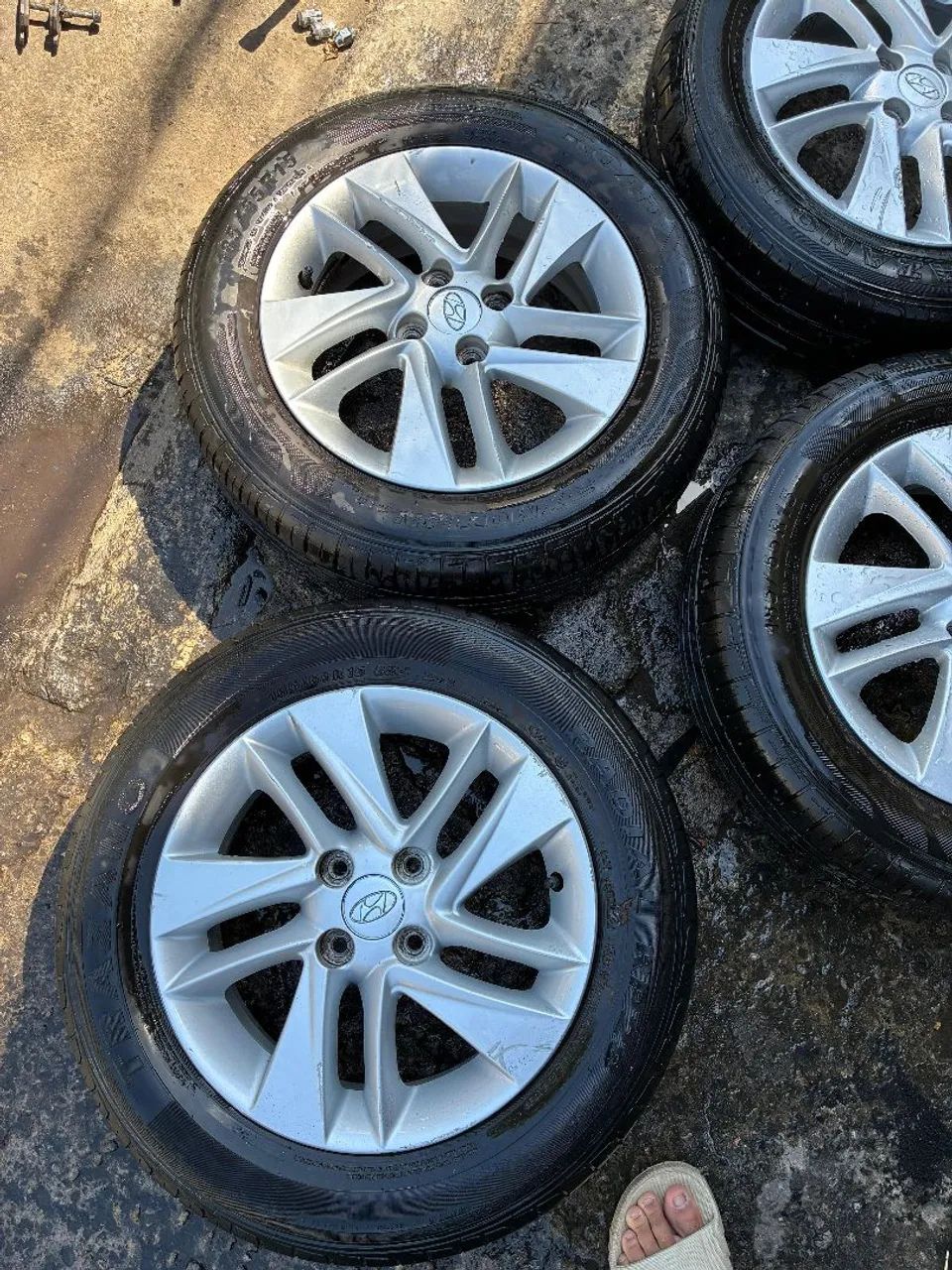 Roda hb20 pneus novos  - Foto 3