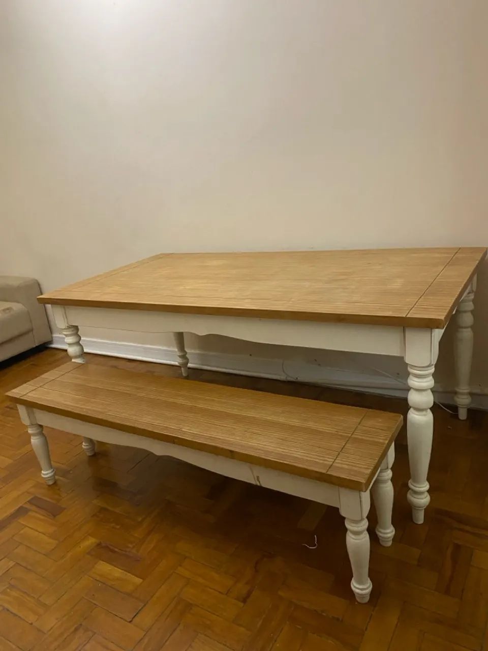 Mesa e banco de madeira