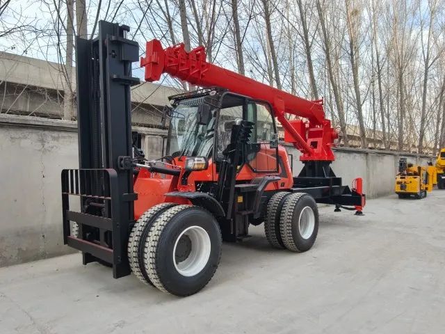 Empilhadeira Diesel 12T com Munck 12T