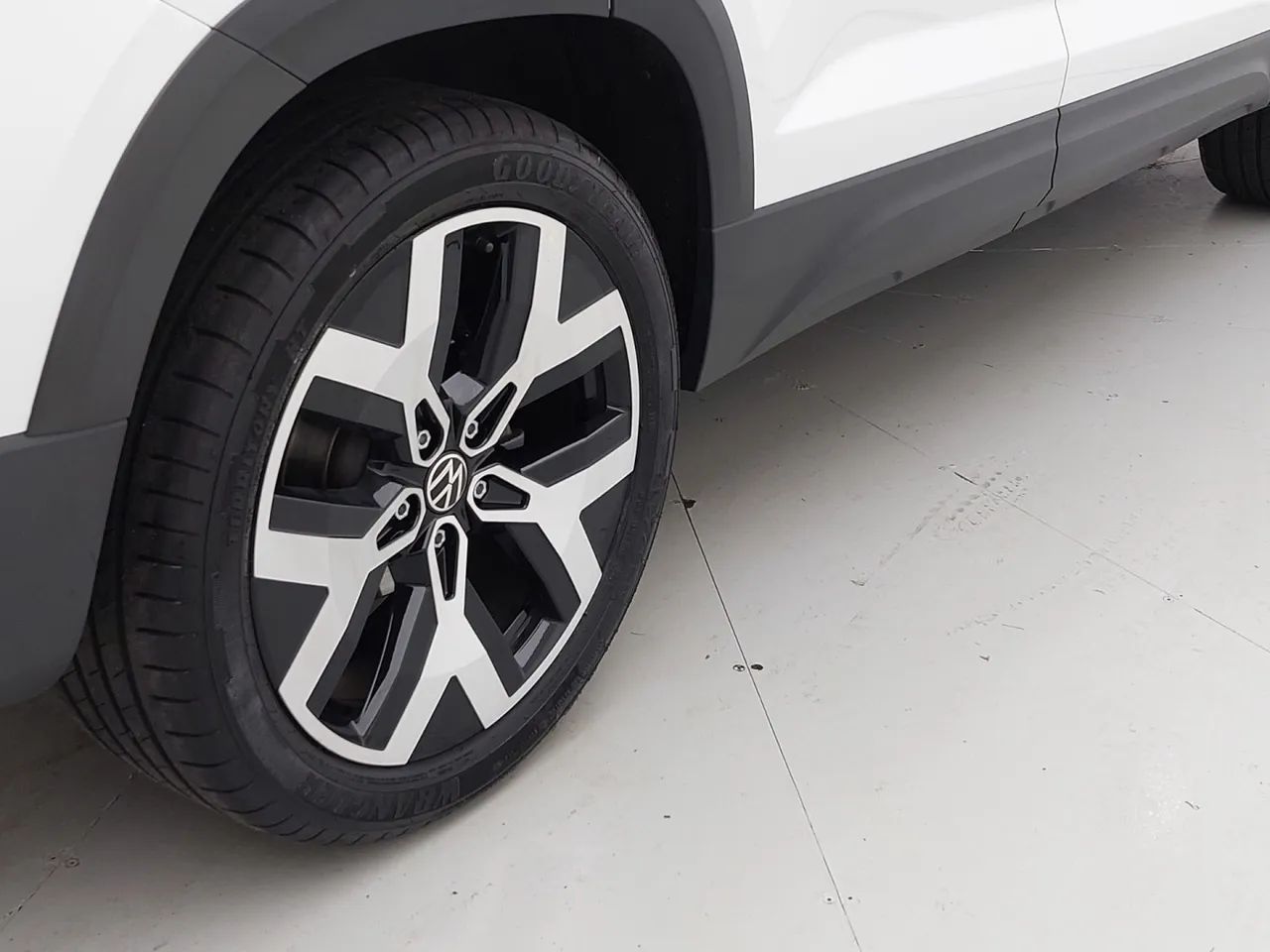 Volkswagen Taos Highline 1.4 250 TSI Flex Aut., foto 14 de 18