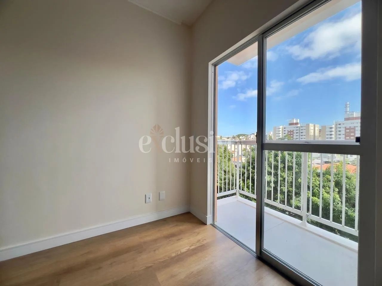 Apartamento Recém-Reformado com Sacada e Vaga Coberta no Estreito - Foto 5