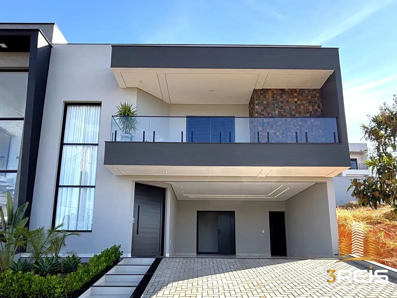 CASA NOVA, MODERNA E COM MOBÍLIA PLANEJADA EM SOCORRO/SP