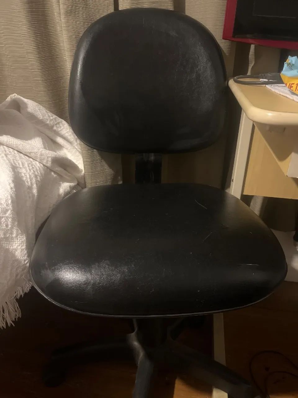 Mesa de computador e Cadeira de escritório 