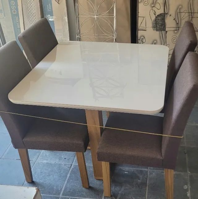 Mesa nova com 4 cadeiras - Foto 2