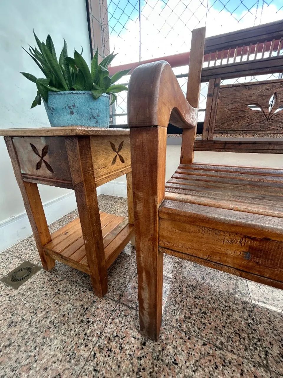 Mesinha de apoio de madeira  - Foto 2