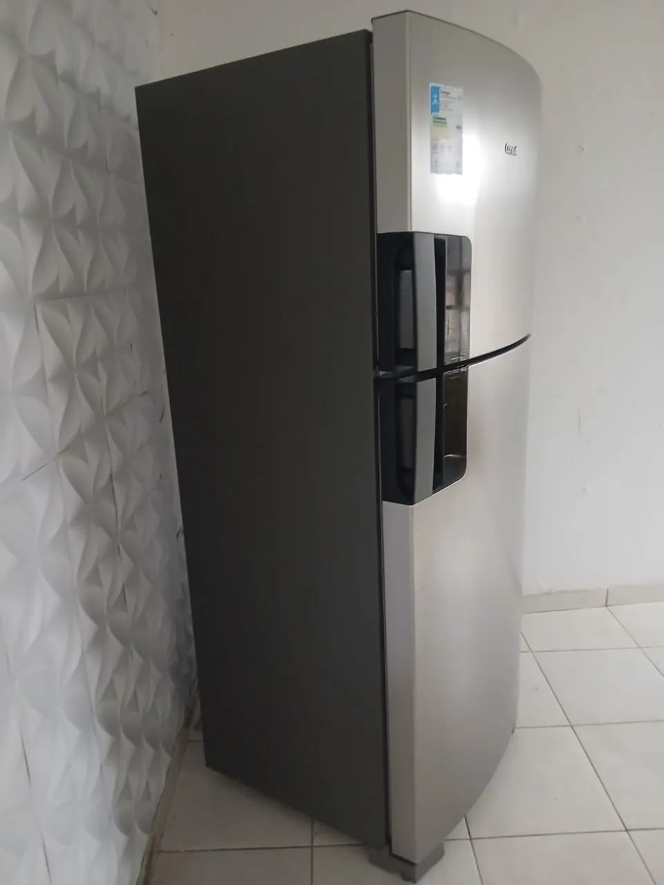 Vendo geladeira semi nova 