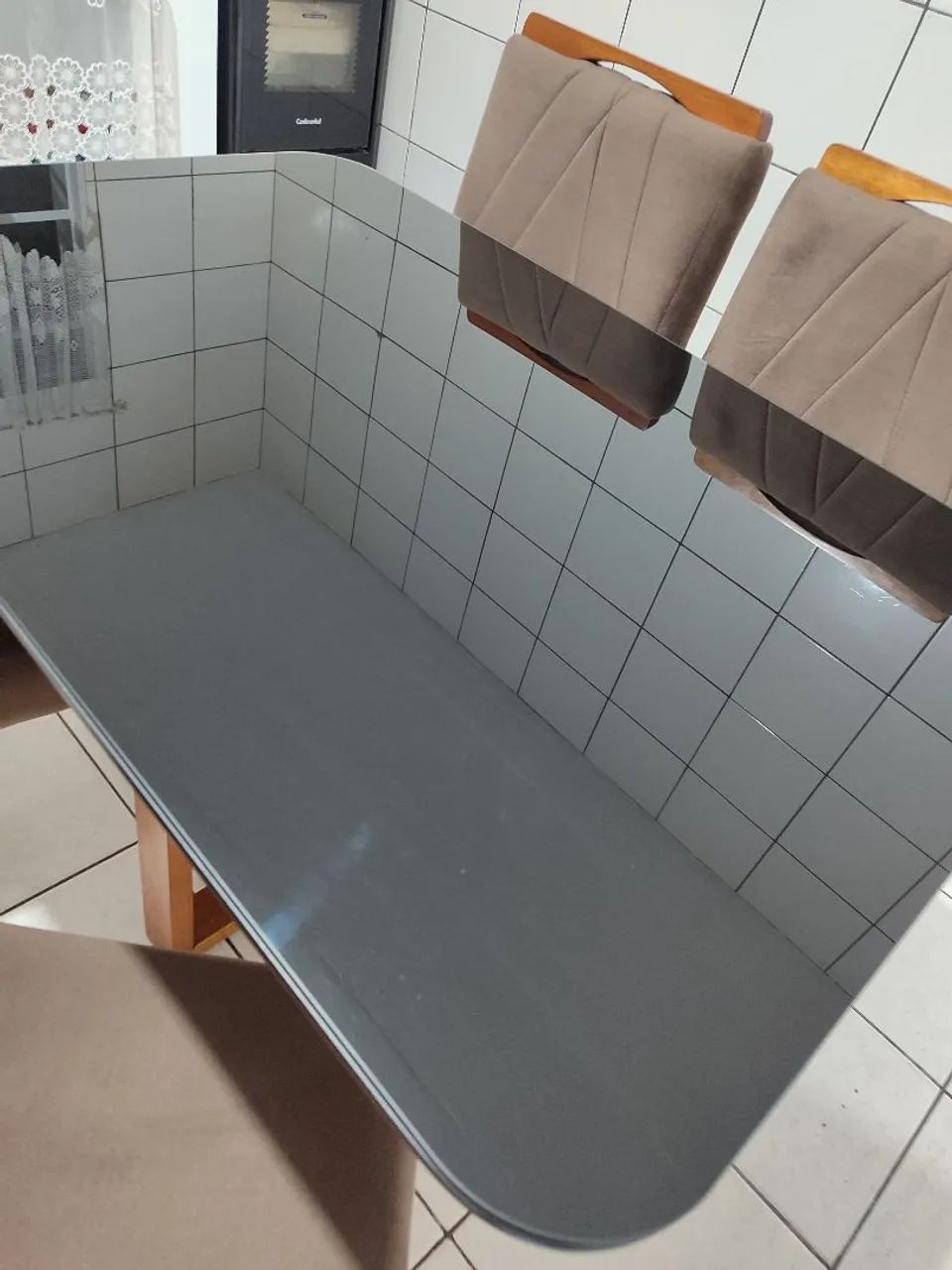 MESA DE JANTAR TAMPO DE VIDRO COM 4 CADEIRAS - Foto 3