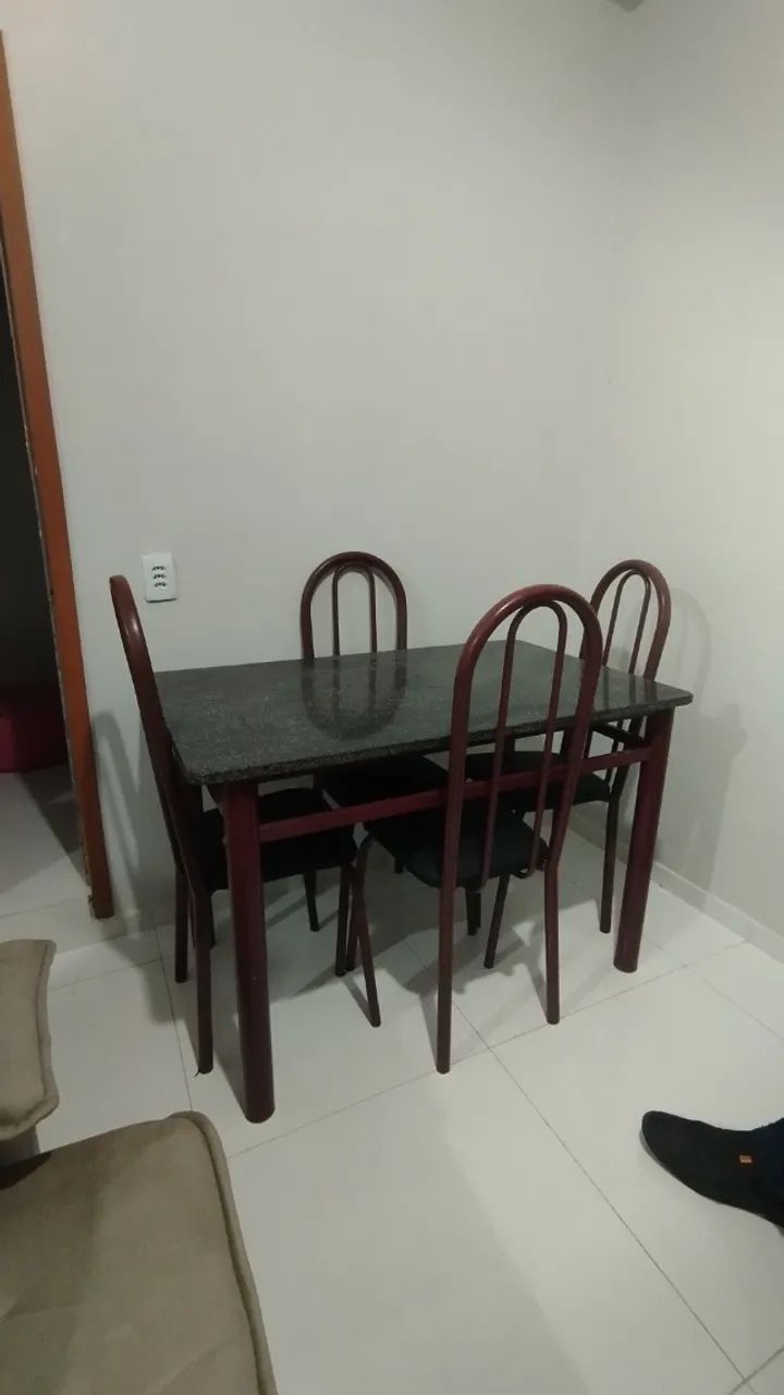Mesa de mármore e cadeiras - Foto 2