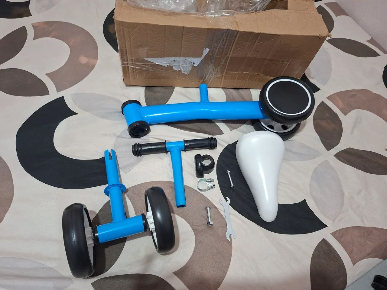 Bicicleta de equilíbrio nova na caixa  - Foto 2