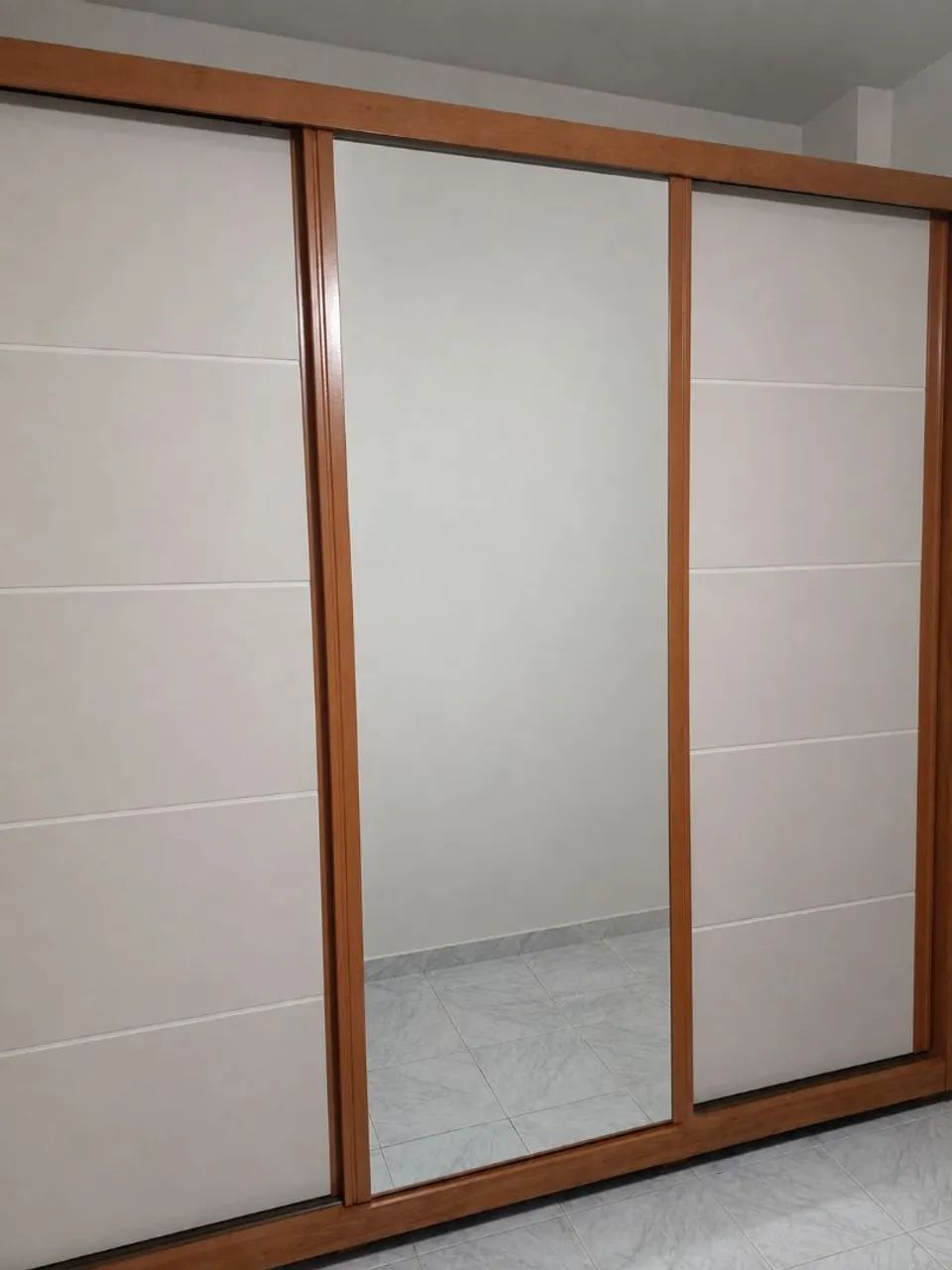 VENDO PORTA ESPELHO DE GUARDA ROUPA 