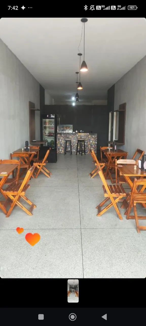 Conjunto de mesas com cadeiras para lanchonete