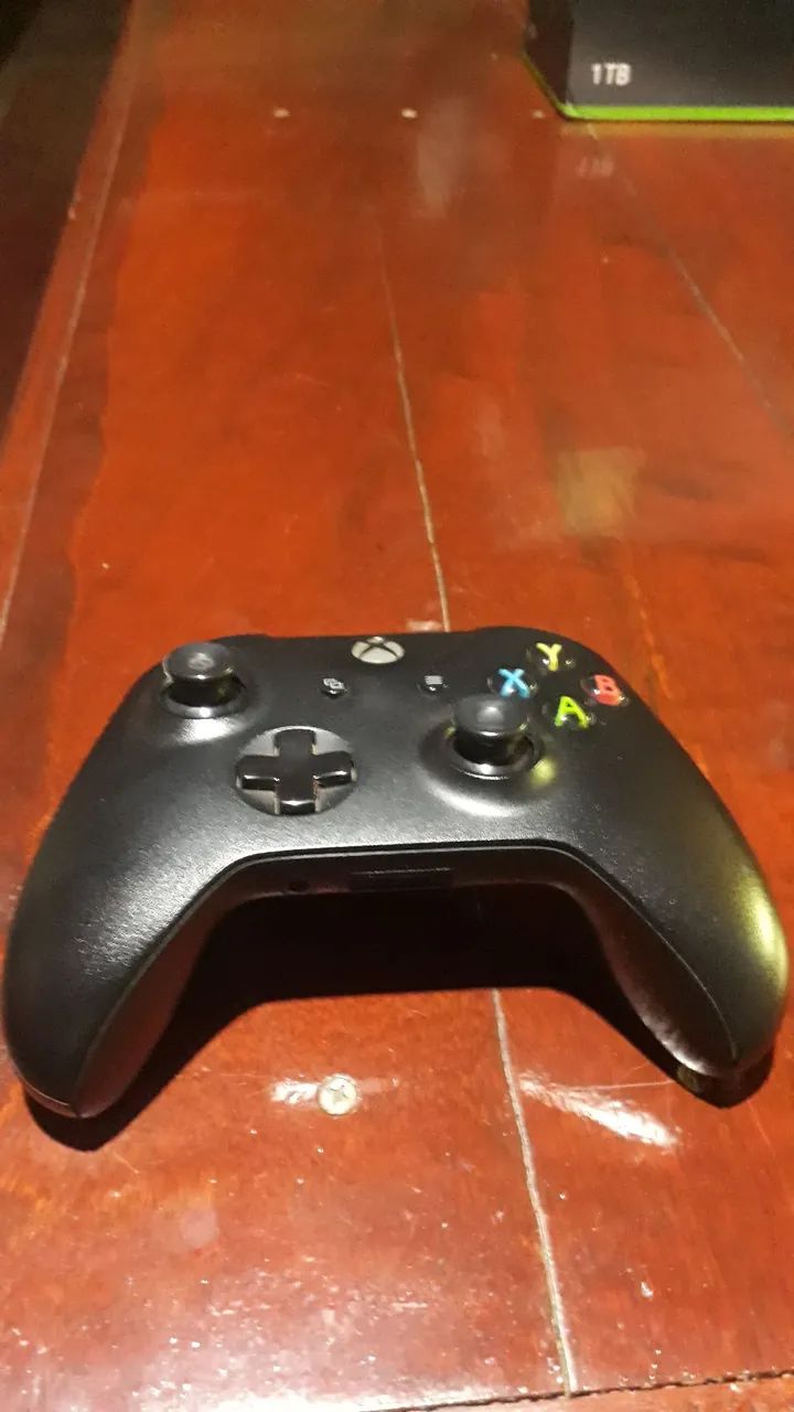 *VENDER RÁPIDO* Xbox One X 1TB + Controle e cabos (Usado) - Foto 3