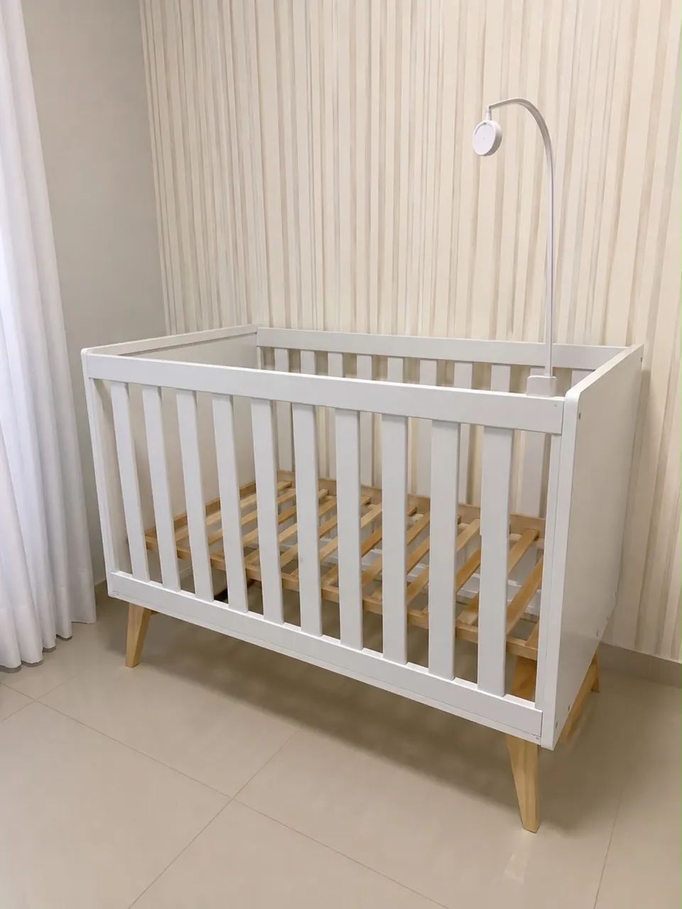Berço de bebê branco