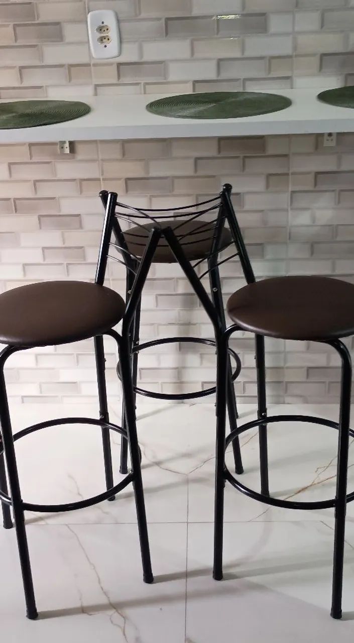 Balcão de parede e 3 banquetas. - Foto 2