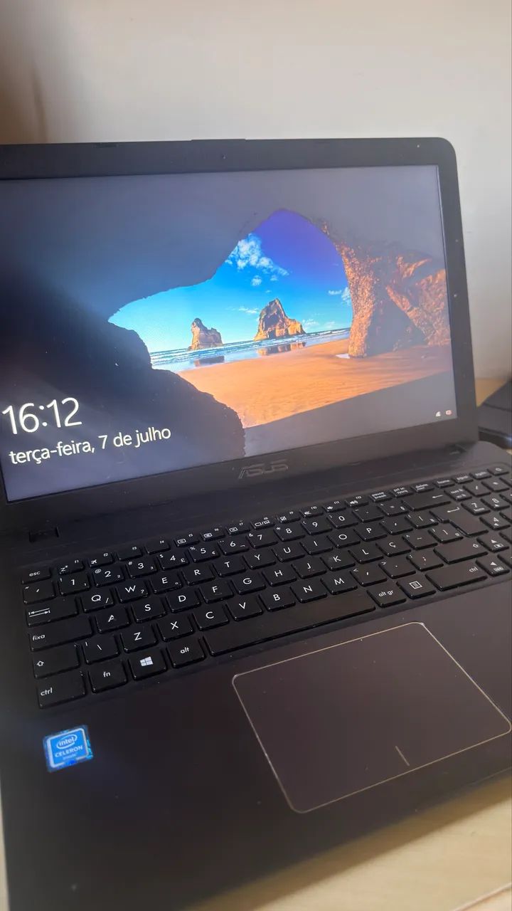 Notebook ASUS VivoBook X540MAR | SSD 480GB | 4GB RAM | Intel Celeron | Perfeito