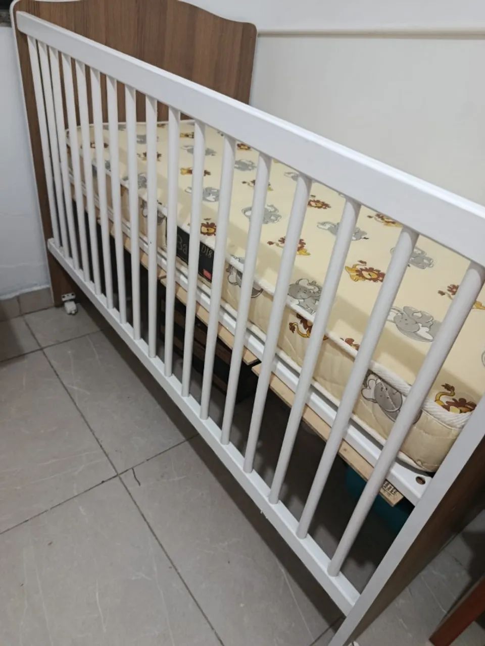 Berço com colchão 