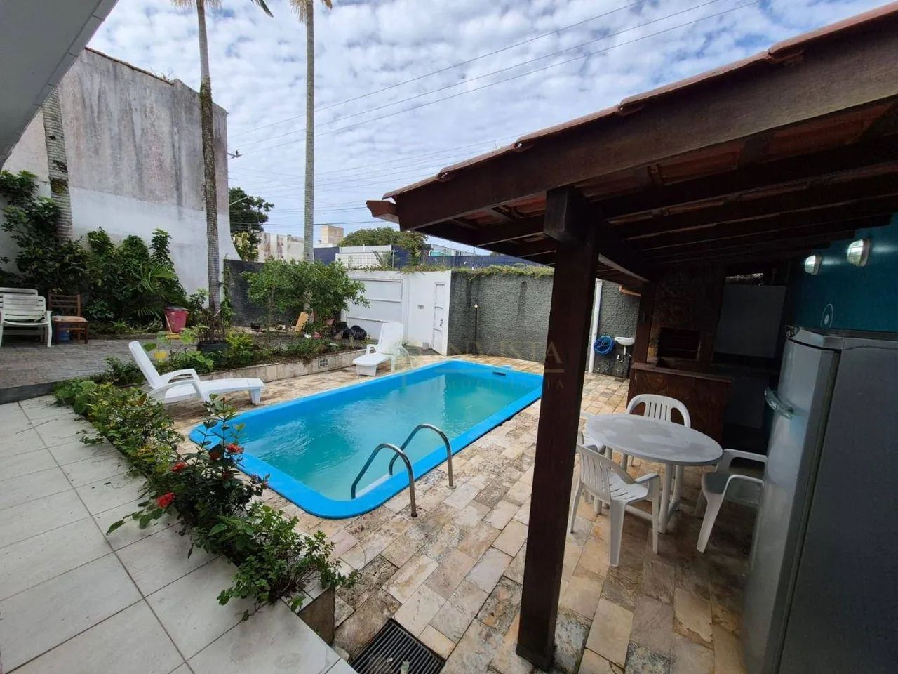 Casa Comercial com piscina e 3 vagas de garagem para Alugar em Florianópolis. - Foto 3