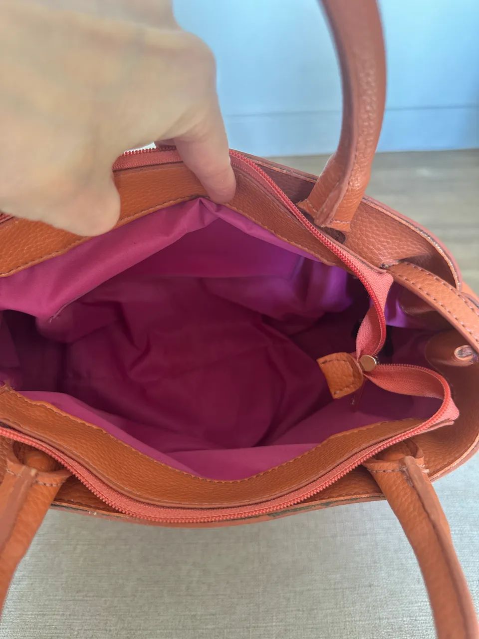 Bolsa couro tecnológico Arezzo semi nova  - Foto 2