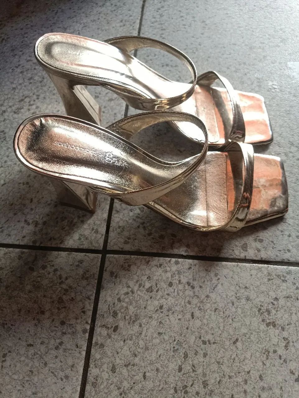 Sandálias Douradas Sonho dos Pés - Foto 3