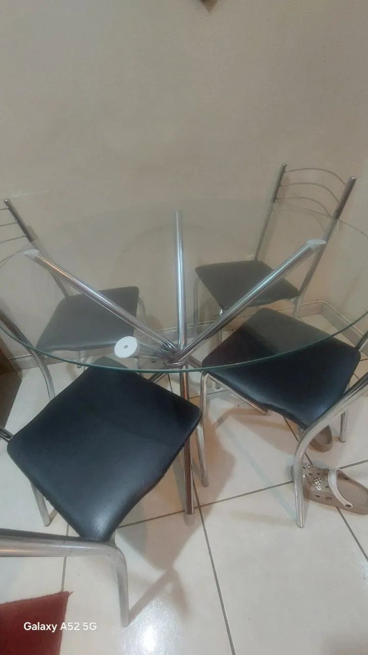 Mesa de jantar de vidro redonda com 4 cadeiras - Foto 4