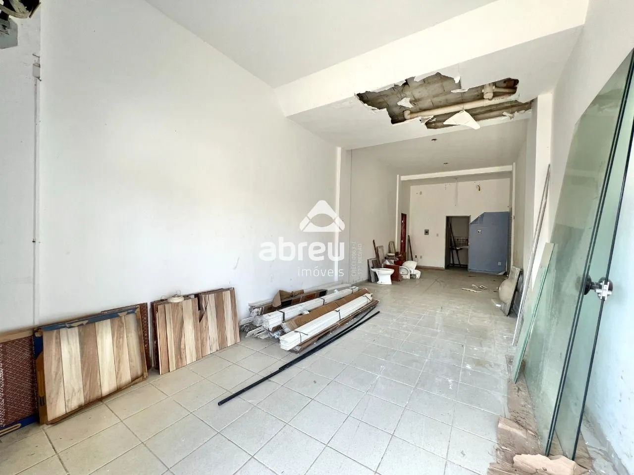 Excelente oportunidade de aluguel de uma loja (n°10), no Edificio Cecom, localizada na Ave - Foto 3