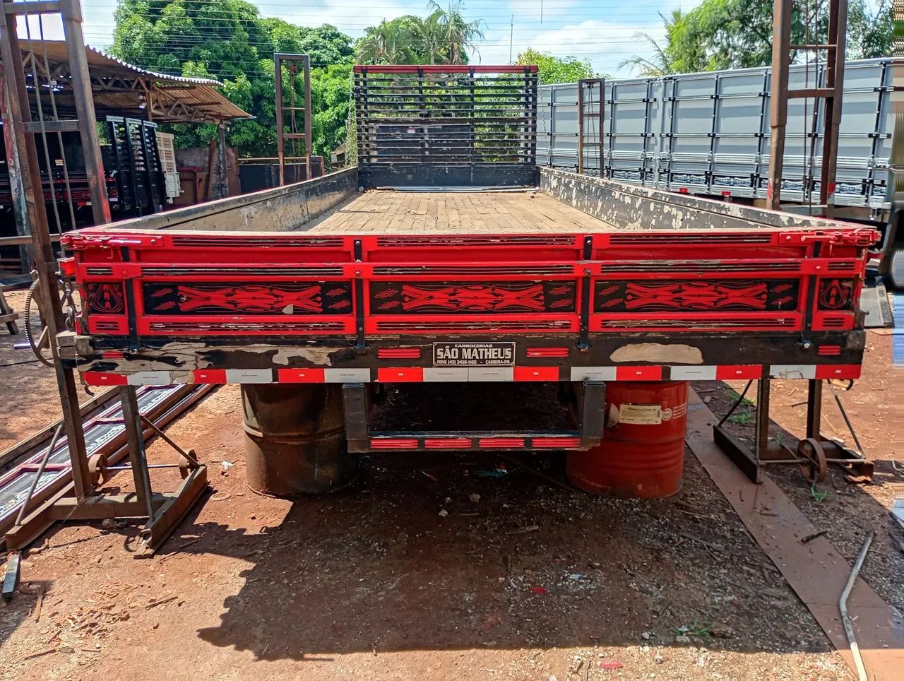 Carroceria de madeira pra Ford cargo. Iveco. Voks medida 8.50mts - Foto 3