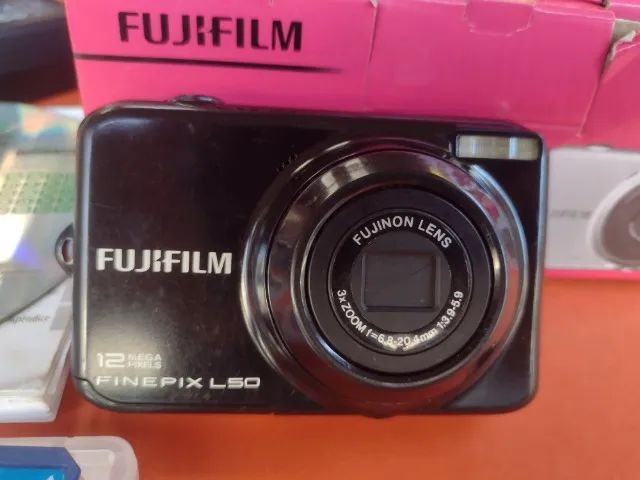Camera digital Fujifilm L50 com defeito