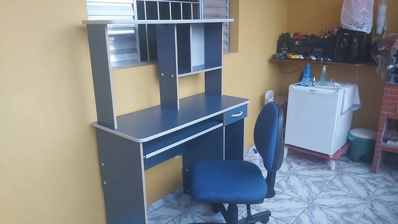 Escrivaninha com cadeira  - Foto 2