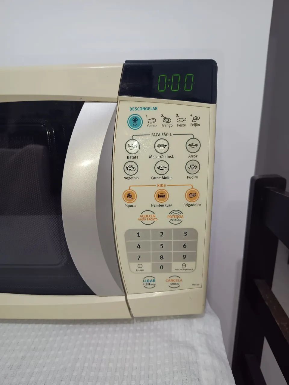 Microondas Eletrolux 18L 127V - Foto 4