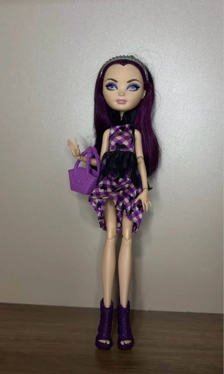 Boneca Ever After High Raven Queen