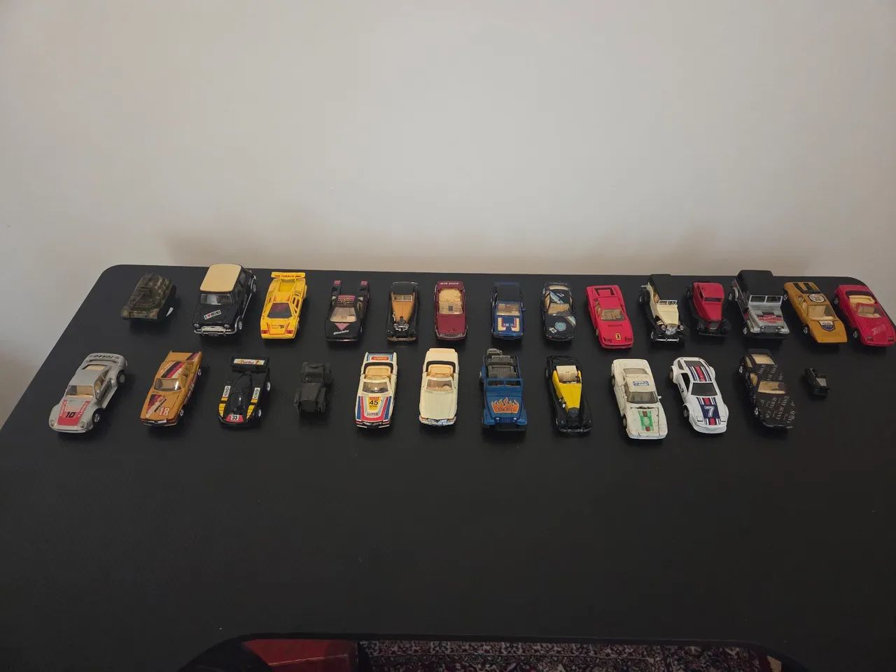 26 carrinhos antigos