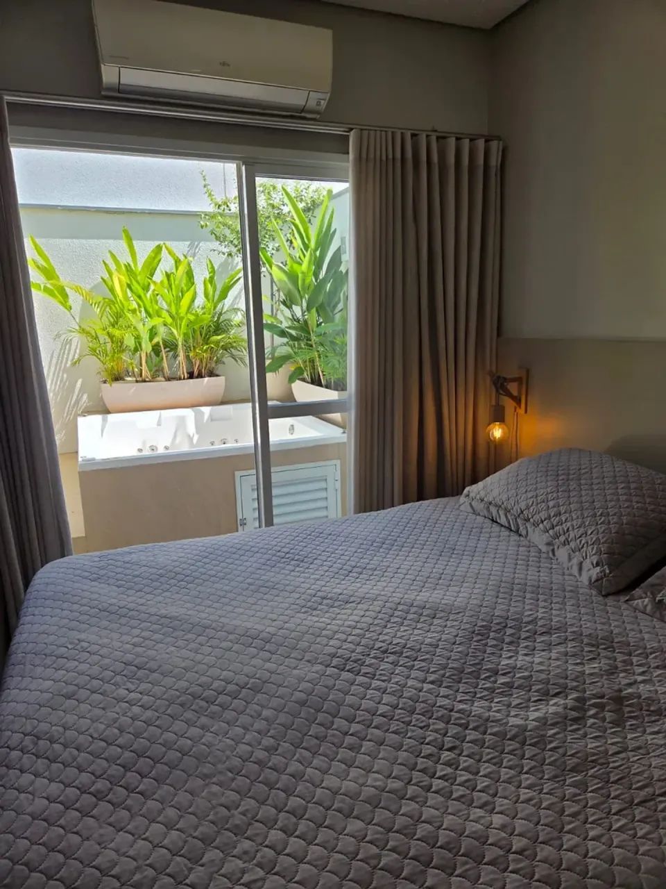 CASA TERREA COM 3 QUARTOS À VENDA, 250m2 - COND SAINT JOSEPH