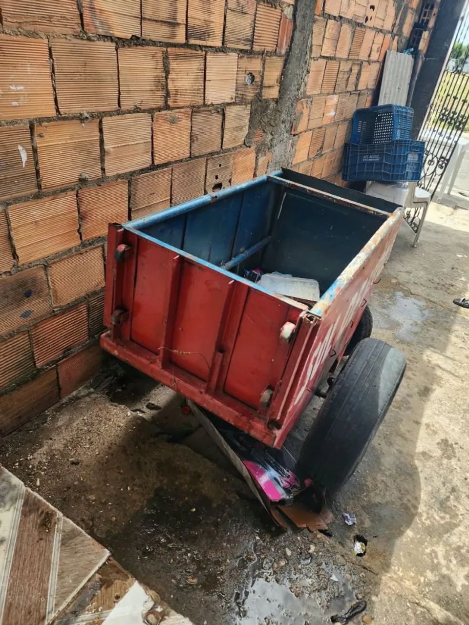 Carro de vermelho  - Foto 2