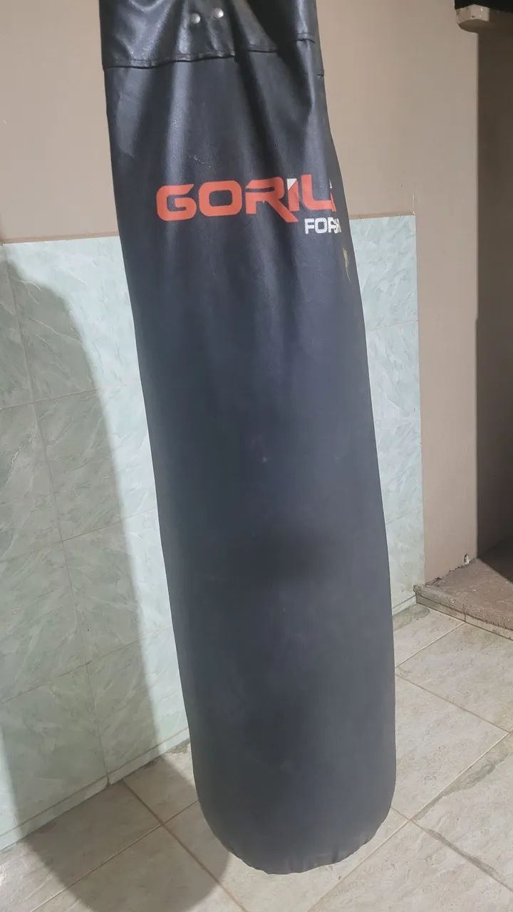 Saco de pancada cheio com luva 