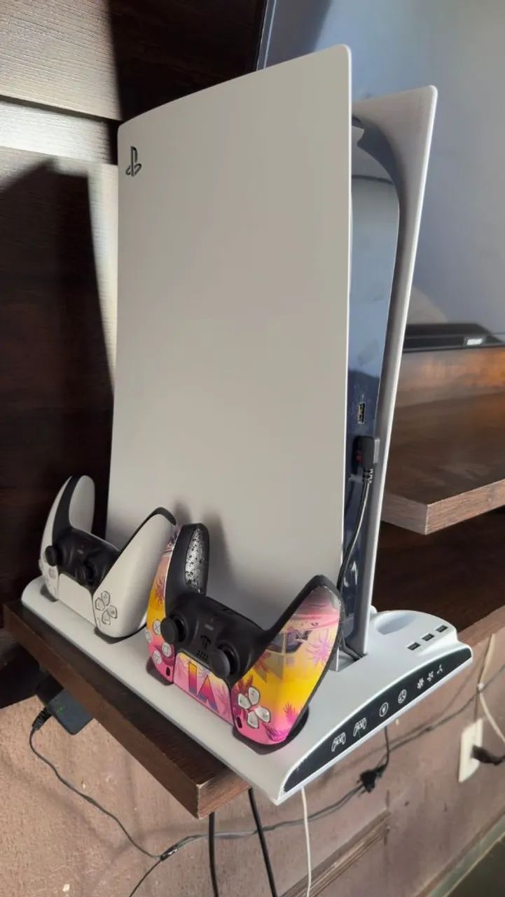 PS5 com base resfriadora e 2 controles  - Foto 4