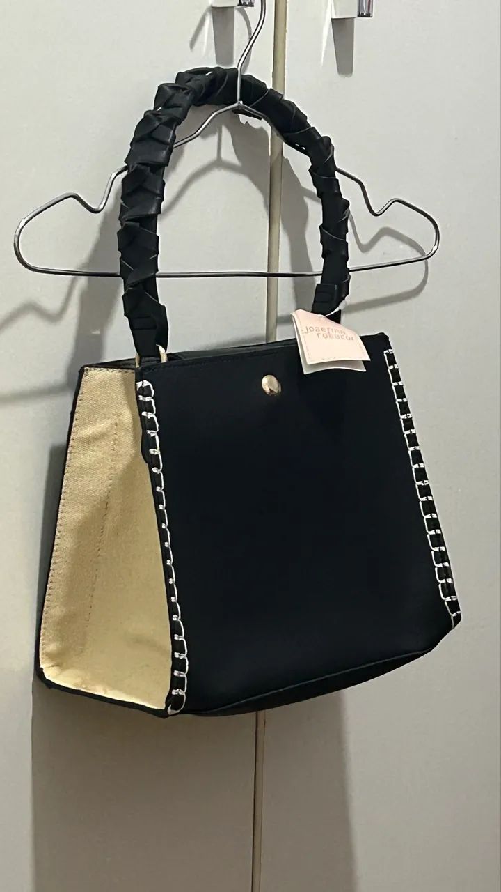 Bolsa preta da marca Josefina Rosacor