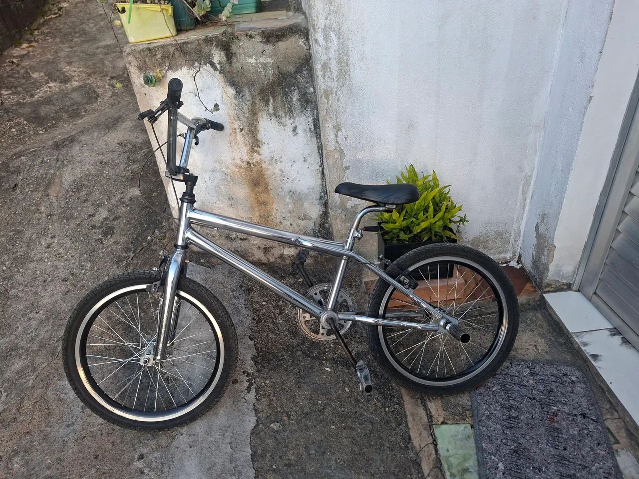 BMX aro 20 freestyle cromada (rodas e peneus em bom estado) - Foto 2