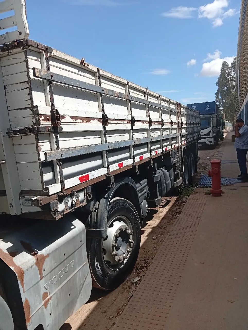 Volvo VM 330 8 X 2R  - Foto 2