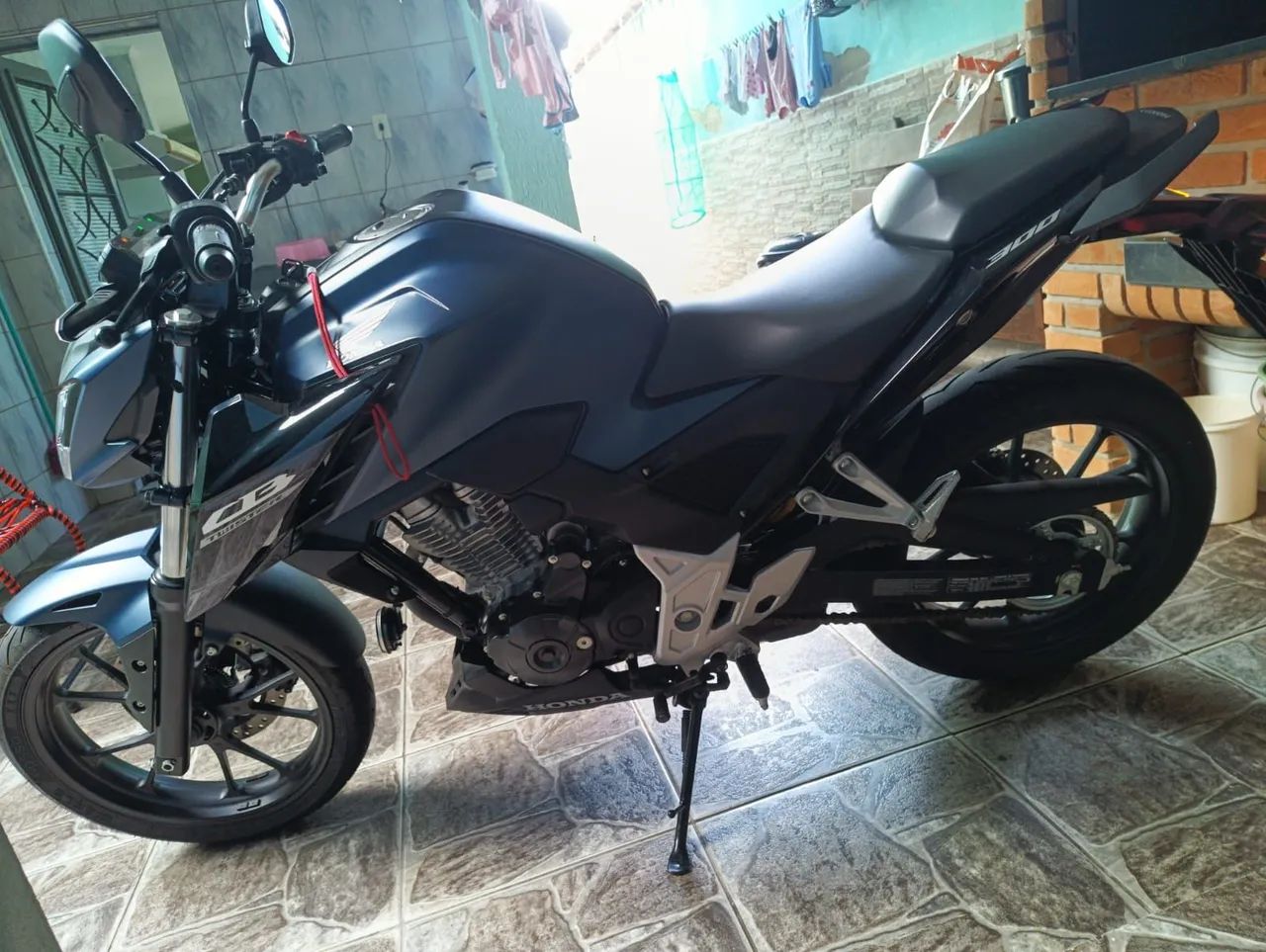CB300f  sem detalhes - Foto 3