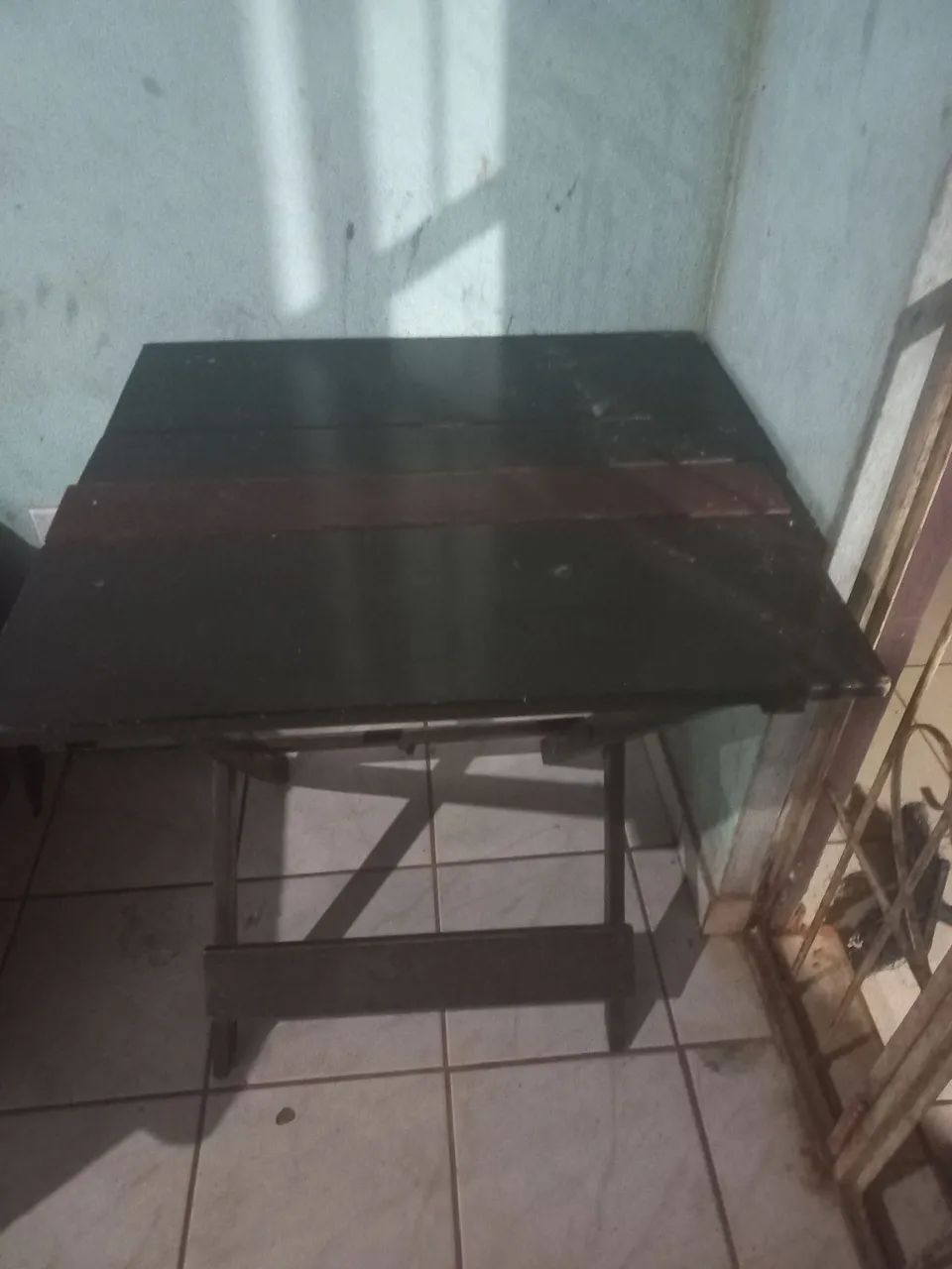 Vende-se mesa com 3 cadeiras  - Foto 2