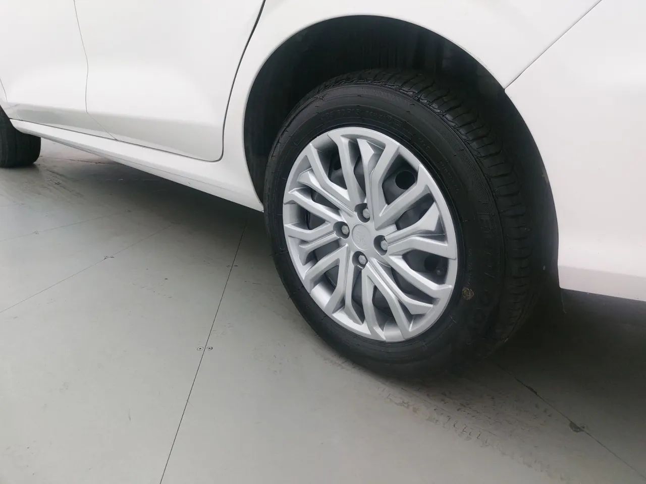 Fiat Cronos Drive 1.0 6V, foto 12 de 18