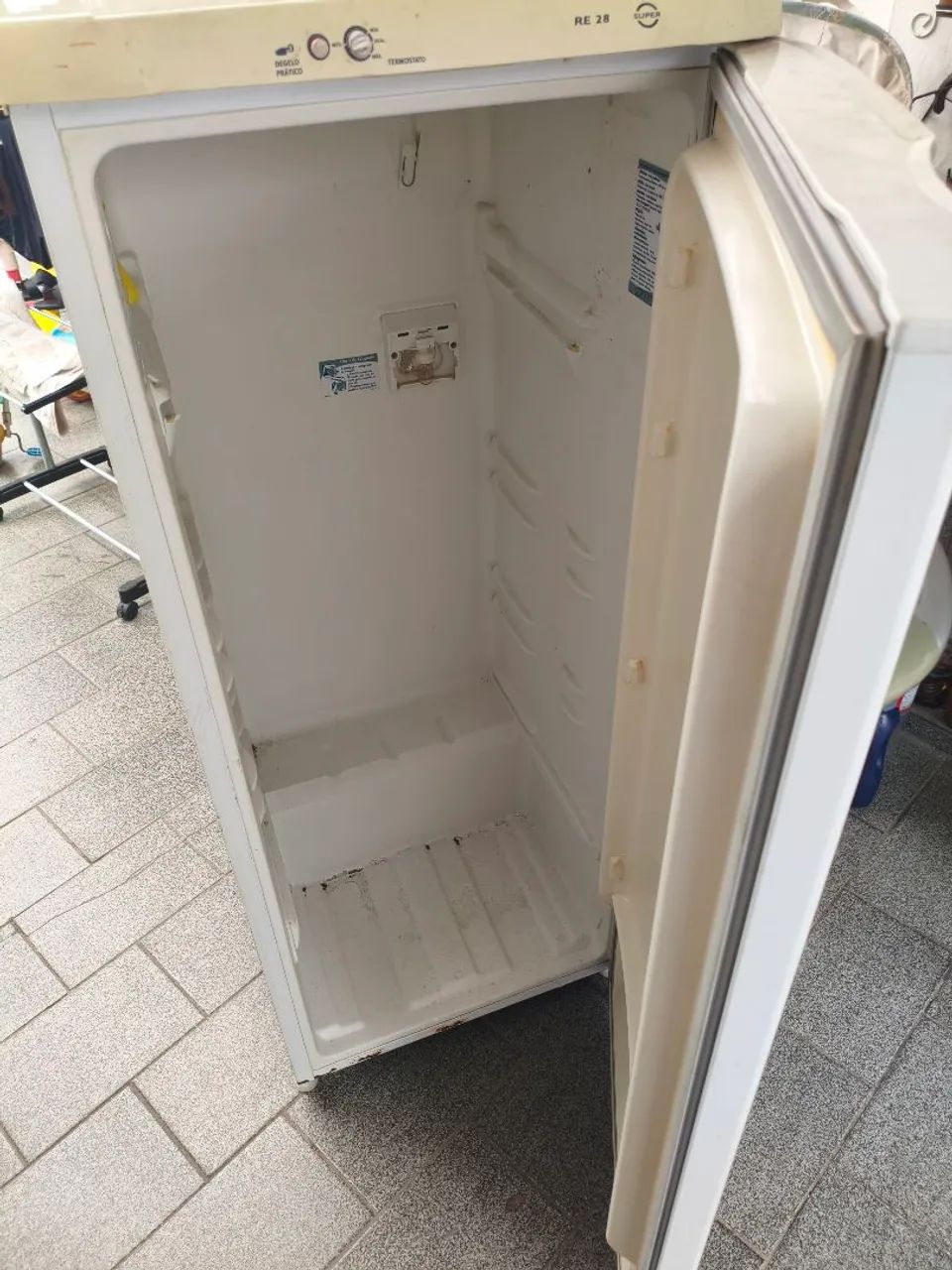 Geladeira Eletrolux RE28  - Foto 2